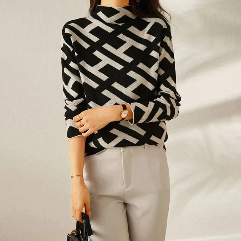 Fernanda - Classic Couture Strikket rullekrave med monogram